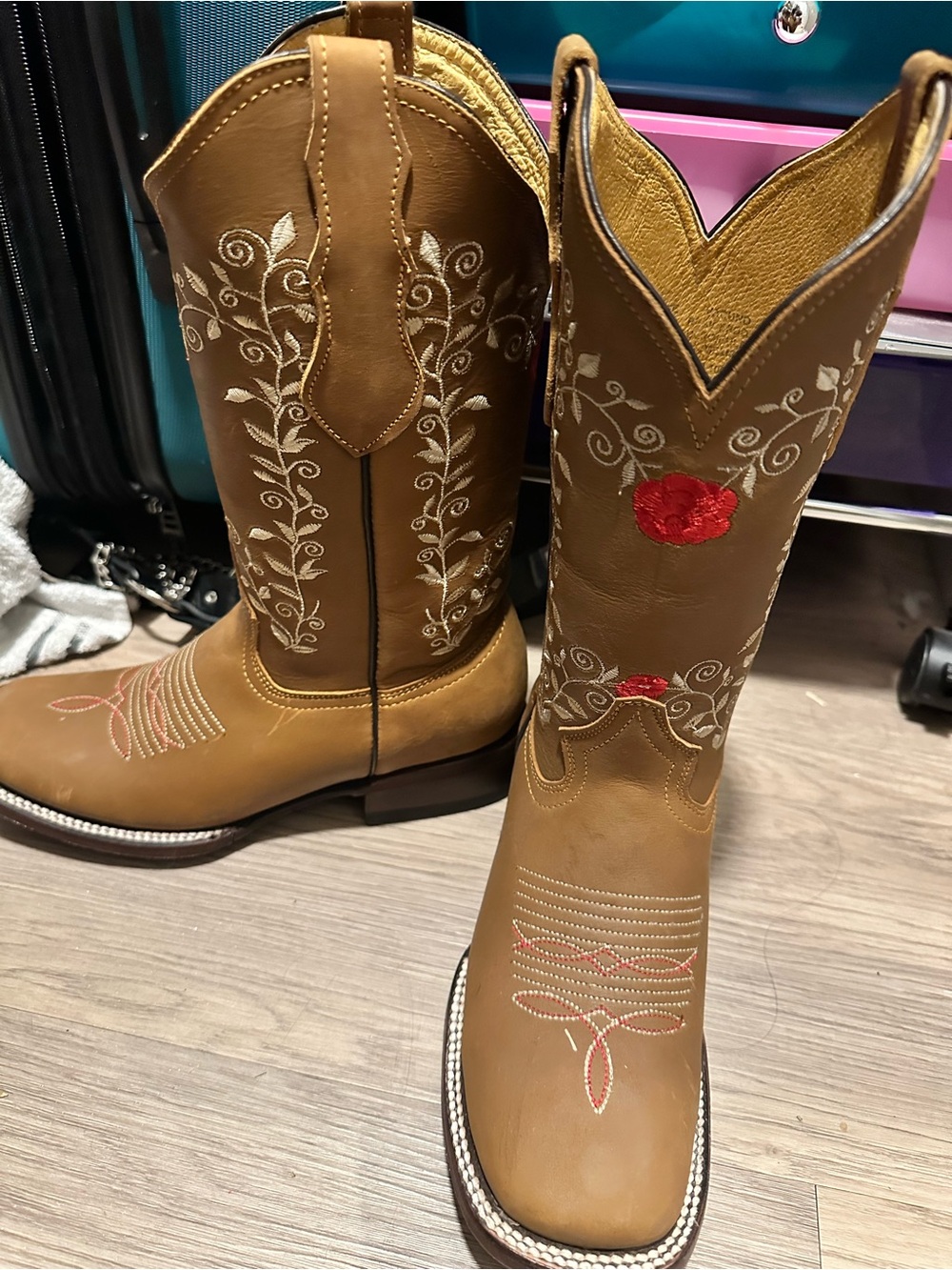 Women's Tan Western Embroidered Cowboy Boots - Red Accent